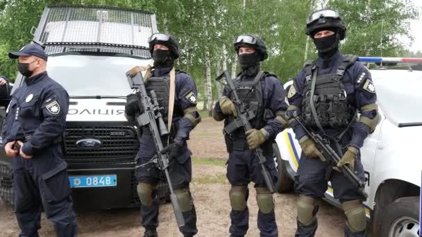 Kharkiv Ukraine May 2021 Policemen Bulletproof Vests Helmets Machine Guns — Stock video