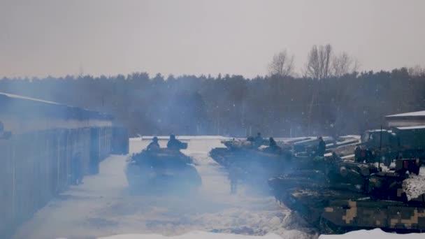 Kharkiv Ukraine January 2022 Tank Tankers Armor Leaves Hangar Combat — Αρχείο Βίντεο