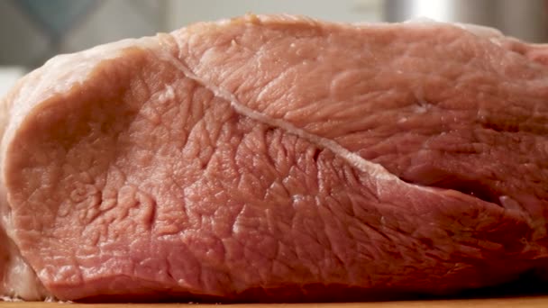 Duży Kawałek Surowego Mięsa Wieprzowego Kuchni Gotowanie Potraw Mięsa Odżywianie — Wideo stockowe