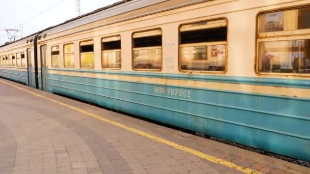 Харків Україна Червня 2022 Поїзд Покидає Платформу Відходить Залізничний Транспорт — стокове відео