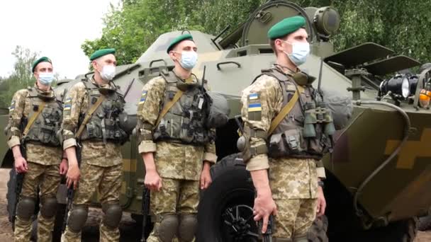 Kharkiv Oekraïne Mei 2021 Het Oekraïense Leger Draagt Beschermende Medische — Stockvideo