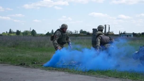 Kharkiv Ucrânia Maio 2021 Combatentes Voluntários Durante Exercícios Cordilheira Colocam — Vídeo de Stock
