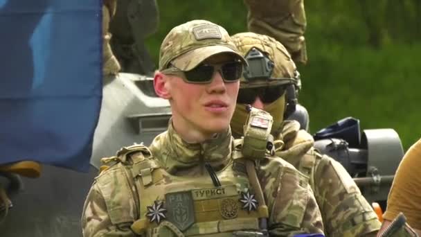 哈尔科夫 乌克兰 2023年5月24日 俄罗斯志愿军和自由军团士兵的肖像 俄罗斯人为自由而斗争 2023年战争 在塞拉利昂境内的特别行动 — 图库视频影像
