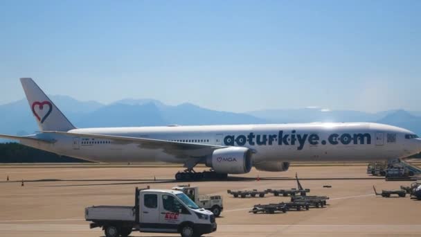 Antalya Turecko Června 2023 Letištní Dráze Stojí Velké Osobní Letadlo — Stock video