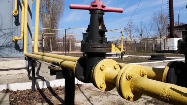 Tubo Gas Amarillo Con Una Válvula Estación Distribución Gas Producción — Vídeo de stock