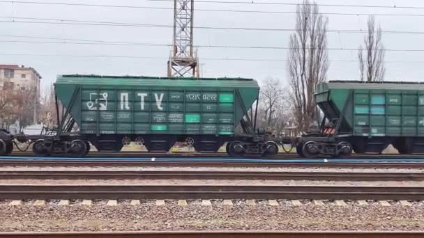Kharkiv Ukrayna Kasım 2023 Stasyondaki Tren Raylarına Yük Vagonları Park — Stok video