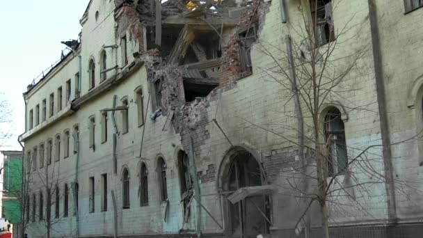Katlı Bir Binanın Dış Duvarının Çöktüğü Tuğlalar Düşer Evin Dış — Stok video