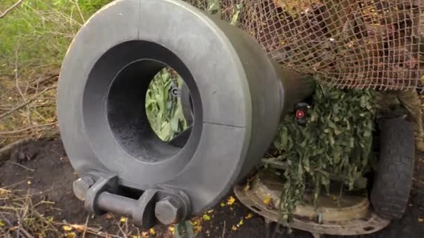 Mundstykket Pistolen Camouflage Net Før Affyring Nærbillede Rigtig Krig Russisk – Stock-video