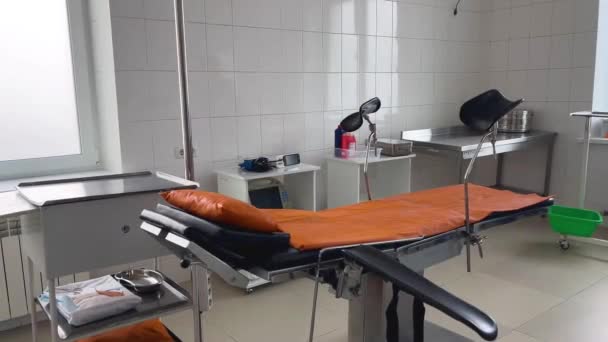医院产科病房的妇科椅 为分娩妇女提供帮助 妇产医院 — 图库视频影像