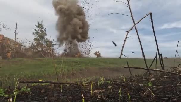 Explosión Mía Campo Primer Plano Durante Explosión Fuego Estalla Después — Vídeo de stock