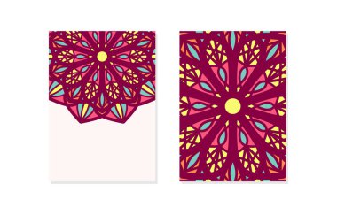 Çiçek desenli mandala kartı ve boş uzay vektörü çizimi. Yarım mandalas tatil kartı. Doğulu tasarım düzeni. İslam, Arapça, Hintçe, sedir motifleri. Ön sayfa ve arka sayfa.