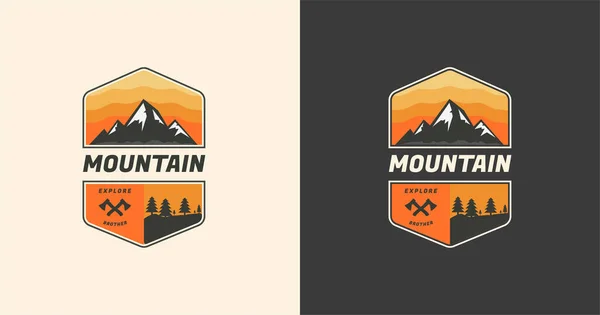 Abzeichen Mountain Adventure Wandern Camping Outdoor Logo Design Vorlage — Stockvektor