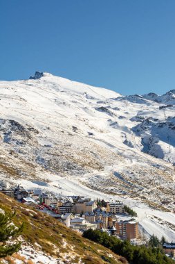 Sierra Nevada köy kayak merkezi Granada,