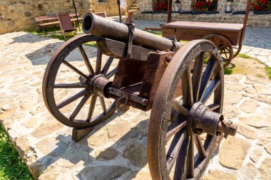 Muszyna kalesinde eski top (Polonya)