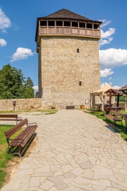 14. yüzyıldan kalma şato kalıntıları (Polonya)