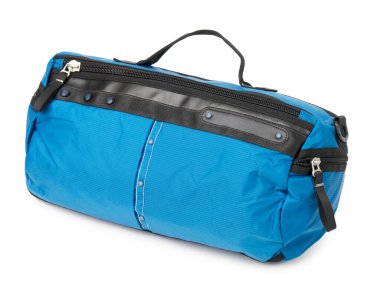 Beyaz arka planda büyük mavi spor çantalı.