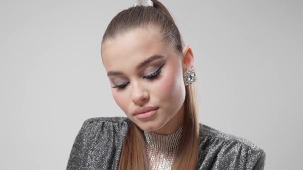 Een Mooie Jonge Vrouw Model Met Een Perfecte Gladde Huid — Stockvideo