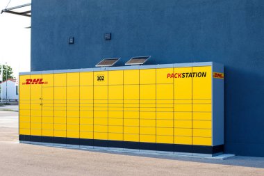 Almanya 'daki Packstation DHL. Postbauer Heng. 07.07.2023