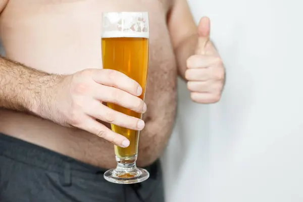 Close Van Een Man Met Een Bierbuik Die Last Heeft Stockfoto