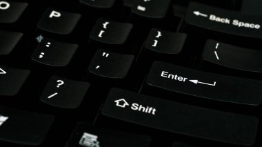 Bilgisayar klavyesi, dizüstü bilgisayarın kapanması, siyah klavye.