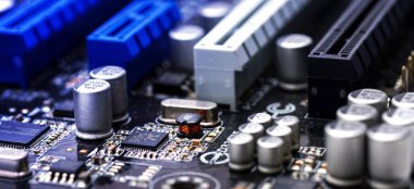 Elektrik devrelerindeki elektronik aletler yakın çekimde. Seçici odak.