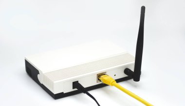 LAN ağı ve internet bağlantısı, modem yönlendirici ile Ethernet RJ45 kablosu.
