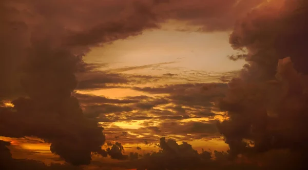 Schöner Sonnenuntergang Und Sonnenaufgang Goldenen Himmel — Stockfoto
