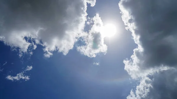 Nubes Dramáticas Fondo Azul Del Cielo — Foto de Stock
