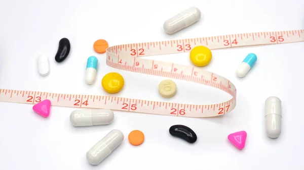 Het Meten Van Tape Pillen Voor Dieet Concept Medische Zorg — Stockfoto