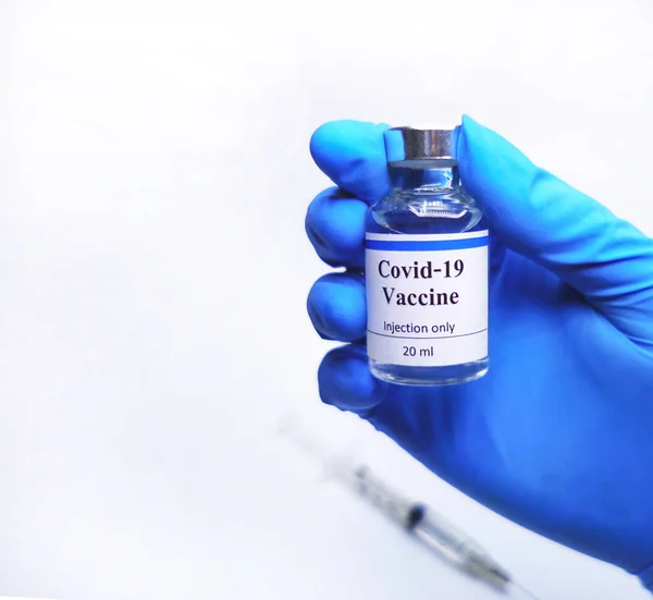 Γιατρός Χέρι Γάντι Κρατώντας Εμβόλιο Πειραματικό Εμβόλιο Covid Υγειονομική Περίθαλψη — Φωτογραφία Αρχείου