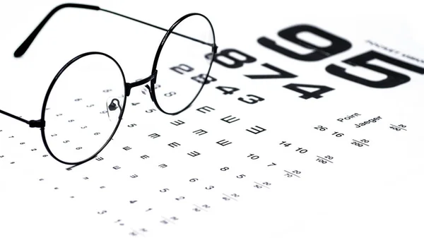 Czarne Okulary Wykresie Badań Oczu Białym Tle — Zdjęcie stockowe