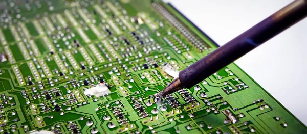 Reparation Elektronisk Utrustning Med Utrustning Ingenjör Provning Elektronisk Utrustning — Stockfoto