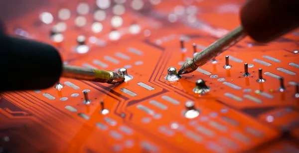 Reparação Equipamentos Eletrônicos Com Equipamentos Por Engenheiro Tecnologia Equipamentos Eletrônicos — Fotografia de Stock