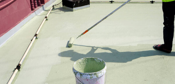 Зеленые полы ручной росписи с краской для водонепроницаемых, армирующих сетей, ремонт гидроизоляционных напольных покрытий палубы.