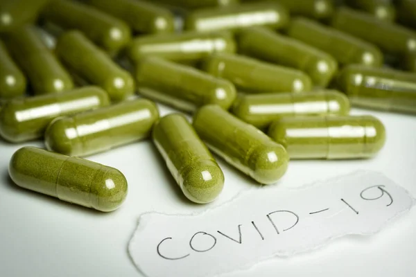 Grüne Tabletten Und Kapseln Aus Nächster Nähe Gesundheitskonzept — Stockfoto