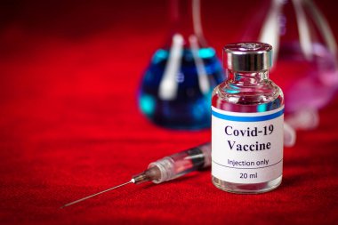 Coronavirus Covid-19 aşısı, koronavirüs aşısı (Covid-19) tıbbi ekipman konsepti. Terapi..      