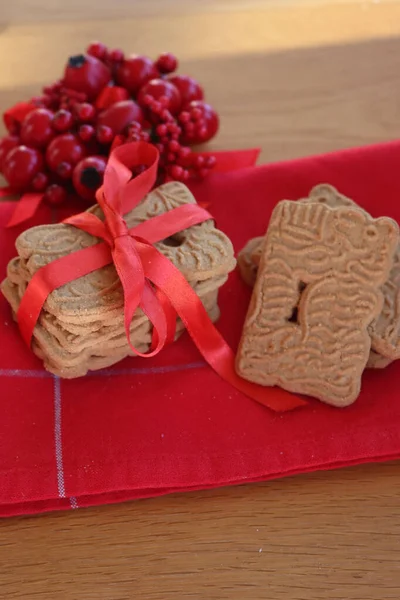 Pilha Biscoitos Tradicionais Nórdicos Speculoos Amarrados Com Fita Vermelha Com — Fotografia de Stock
