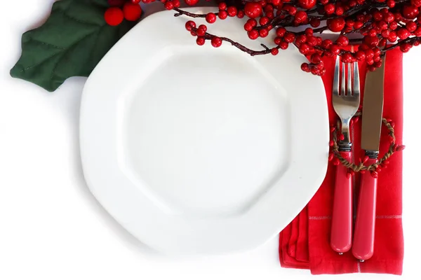 Świąteczne Ustawienie Stołu Boże Narodzenie Czerwonymi Jagodami Dekoracji Pusty Biały — Zdjęcie stockowe