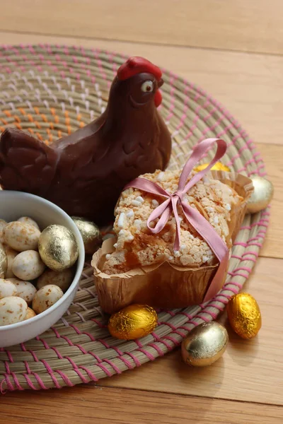 Colomba Pasquale Pastel Pascua Dulce Con Gallina Chocolate Negro Huevos — Foto de Stock