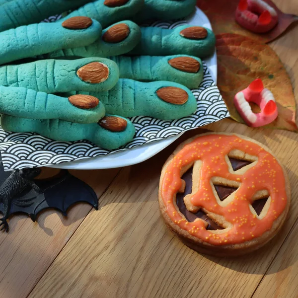 Dita Streghe Biscotto Zucca Vigilia Ognissanti Piatto Tavolo Legno Halloween — Foto Stock