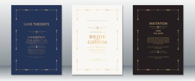 Lacivert, beyaz ve siyah arka planda altın dekoratif çerçeveler içeren şık bir düğün davetiyesi koleksiyonu. Zarif ve resmi düğün duyuruları için mükemmel. Tarih kartlarını ve davetiye şablonlarını kaydet..