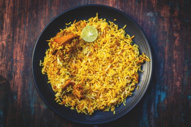 Hindistan 'ın en popüler yemeklerinden birinin seçici odak noktası Biryani..