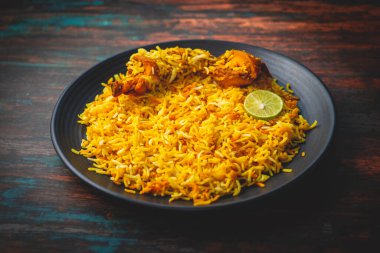 Hindistan 'ın en popüler yemeklerinden birinin seçici odak noktası Biryani..