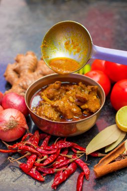 Lezzetli koyun Curry Bengali usulü yemek..