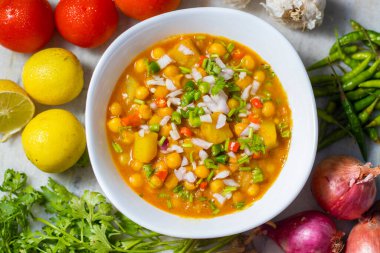 Nohut ve patatesten yapılmış ünlü Bengali yemeği 