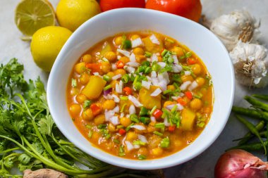 Nohut ve patatesten yapılmış ünlü Bengali yemeği 