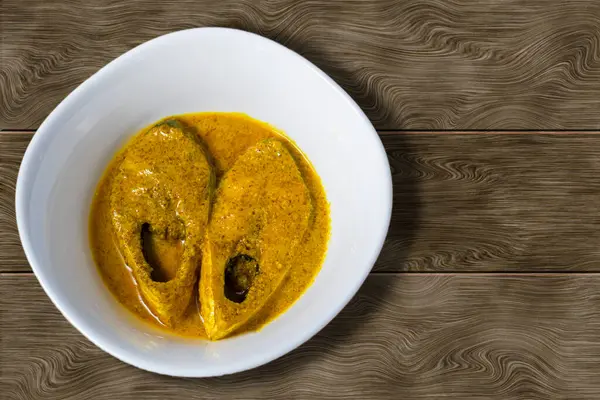 popular Bengali Illish/Hilsa fish curry with grinned poppy seed.