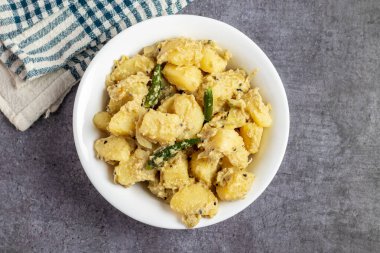 Patates ve haşhaş tohumlarından yapılan meşhur Bengali yemeği 