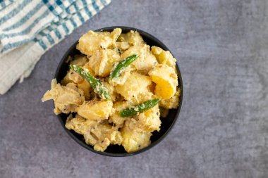 Patates ve haşhaş tohumlarından yapılan meşhur Bengali yemeği 