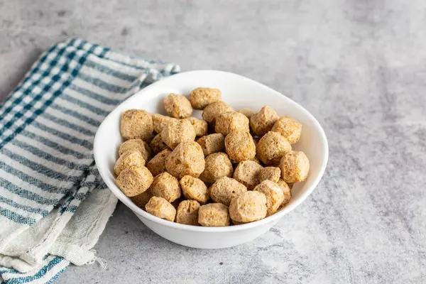 stock image Raw soya chunks are dehydrated, protein-rich, plant-based meat substitutes made from defatted soy flour, commonly used in vegetarian dishes.